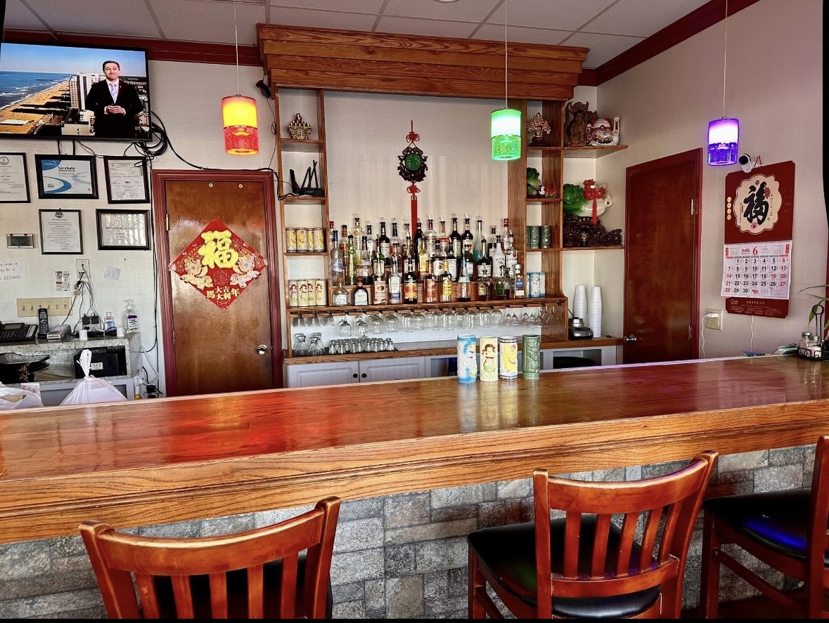Front view of the full bar at China Chefs Restaurant